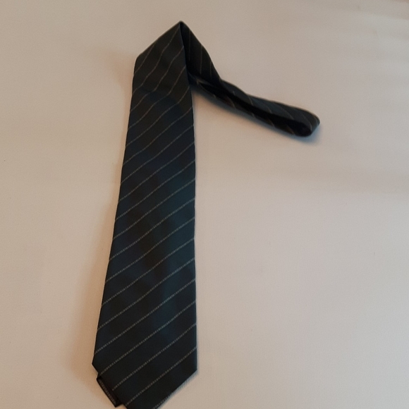 HOST PICK Burberry classic 100% silk green tie - Picture 9 of 9